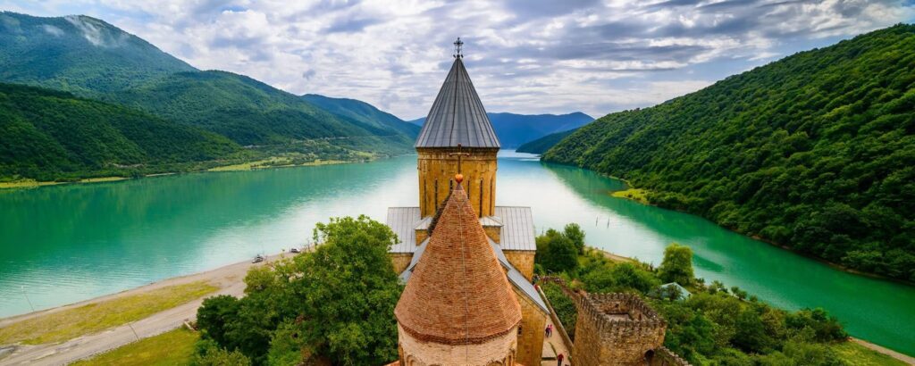 كم ساعة سفر من الرياض لجورجيا