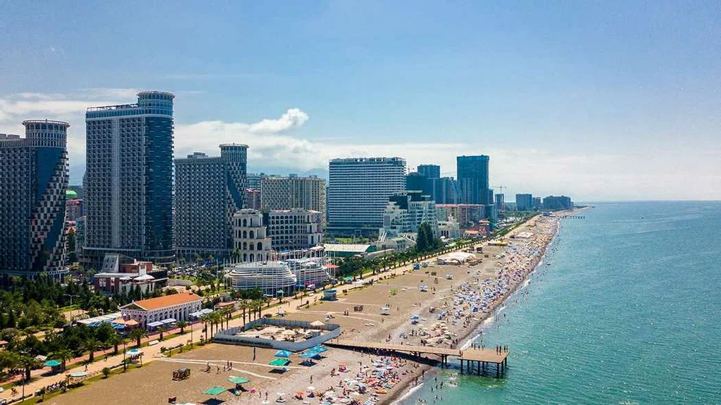 شواطئ في باتوم