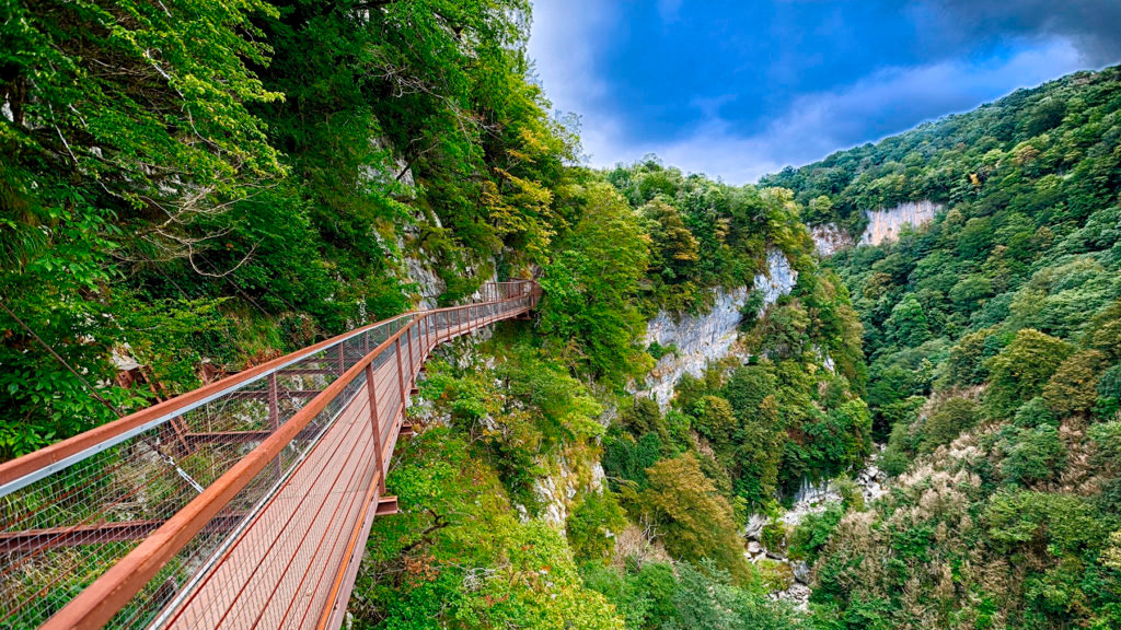 اكتشف كوتايسي جورجيا